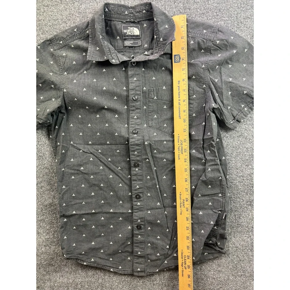 The North Face Button Up Shirt Mens Small Gray Teepee Print Short Sleeve